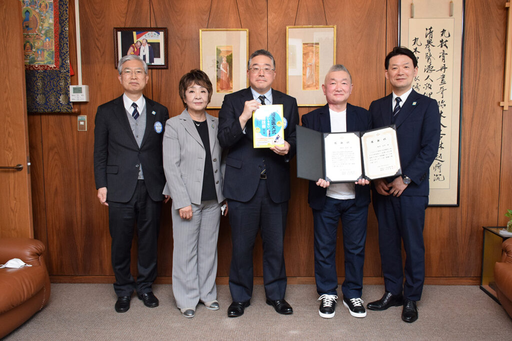 Saitama Medical University presented a certificate of appreciation to Prof. Yoshiyuki Nezu.