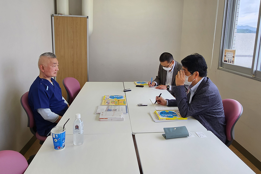 Prof. Yoshiyuki Nezu was interviewed by Weekly GENDAI at the office of the 