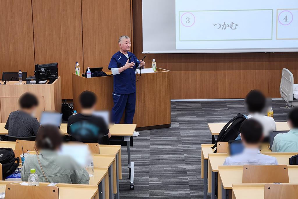 根津先生による埼玉医科大学医学部1，2年生選択必修の「前期」の最終授業が行われました