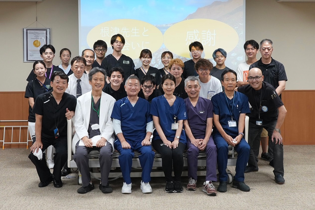 Caregiving technique training was held for doctors, physical therapists, occupational therapists, and students of Saitama Medical University Group.